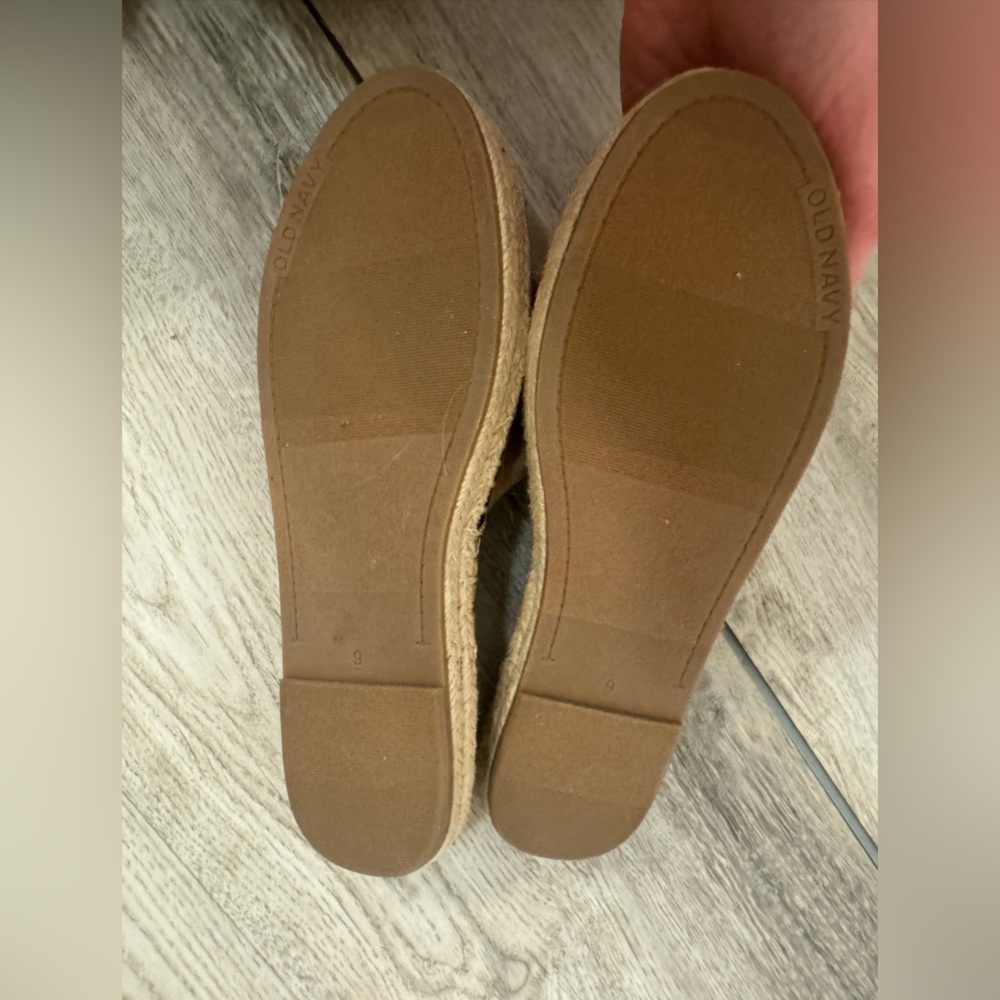 Old Navy Women's Tan Slide Sandals - Picture 3 of 5